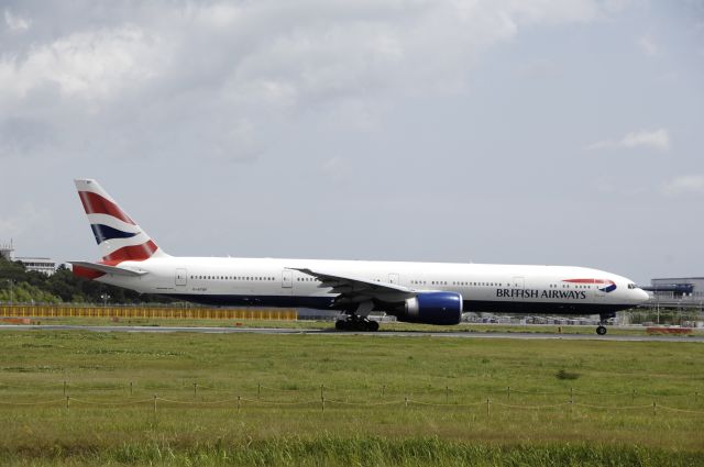 BOEING 777-300 (G-STBF) - Takeoff at Narita Intl Airport Rwy16R on 2013/08/20