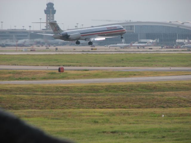 McDonnell Douglas MD-82 (N574AA) - American Airlines flight 2177 arriving from Memphis, TN