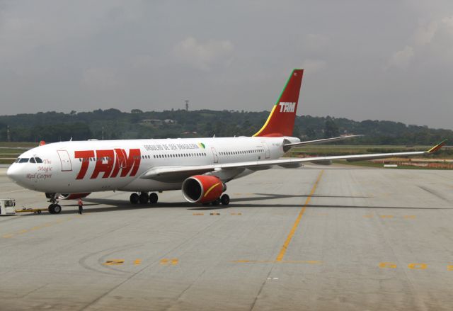 Airbus A330-200 (PT-MVC)