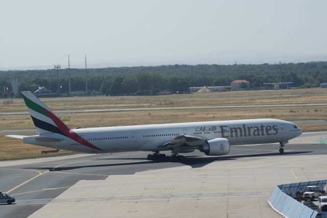 BOEING 777-300 (A6-EBI) - Emirates B777-36N/ER cn32785