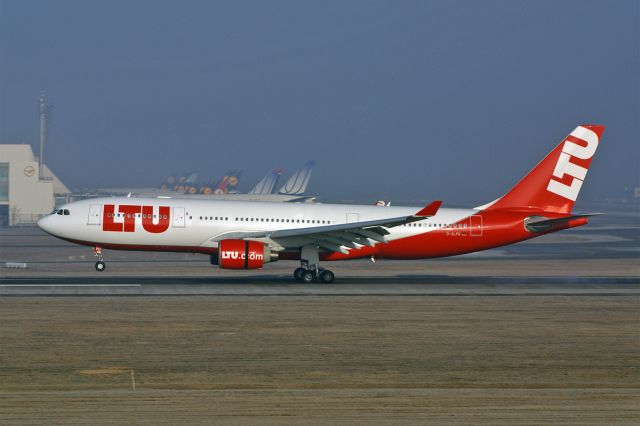 Airbus A330-200 (D-ALPD)