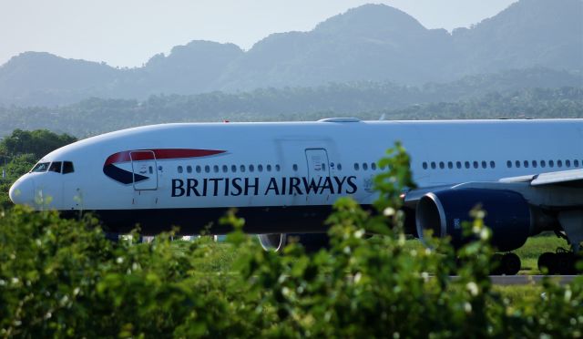 Boeing 777-200 (G-YMMA)