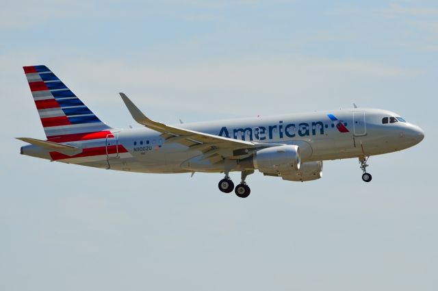 Airbus A319 (N9002U) - Americans NEW A319 N9002U Arriving KDFW 08/21/2013 **NOTE** This is the quietest airplane I have ever NOT heard. No doubt it sets a new standard for low noise.