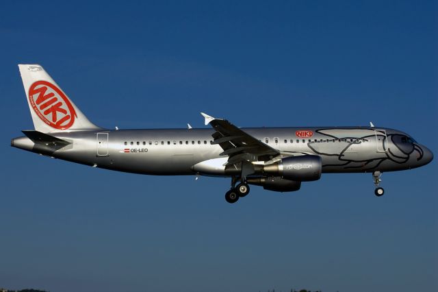 Airbus A320 (OE-LEO)