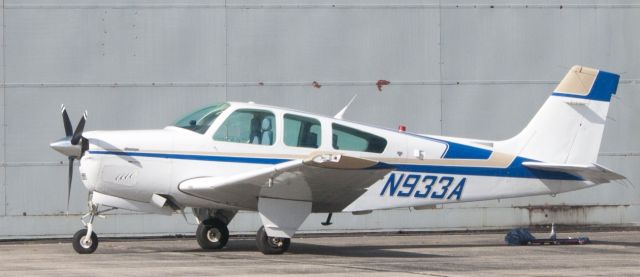 Beechcraft Bonanza (33) (N933A)