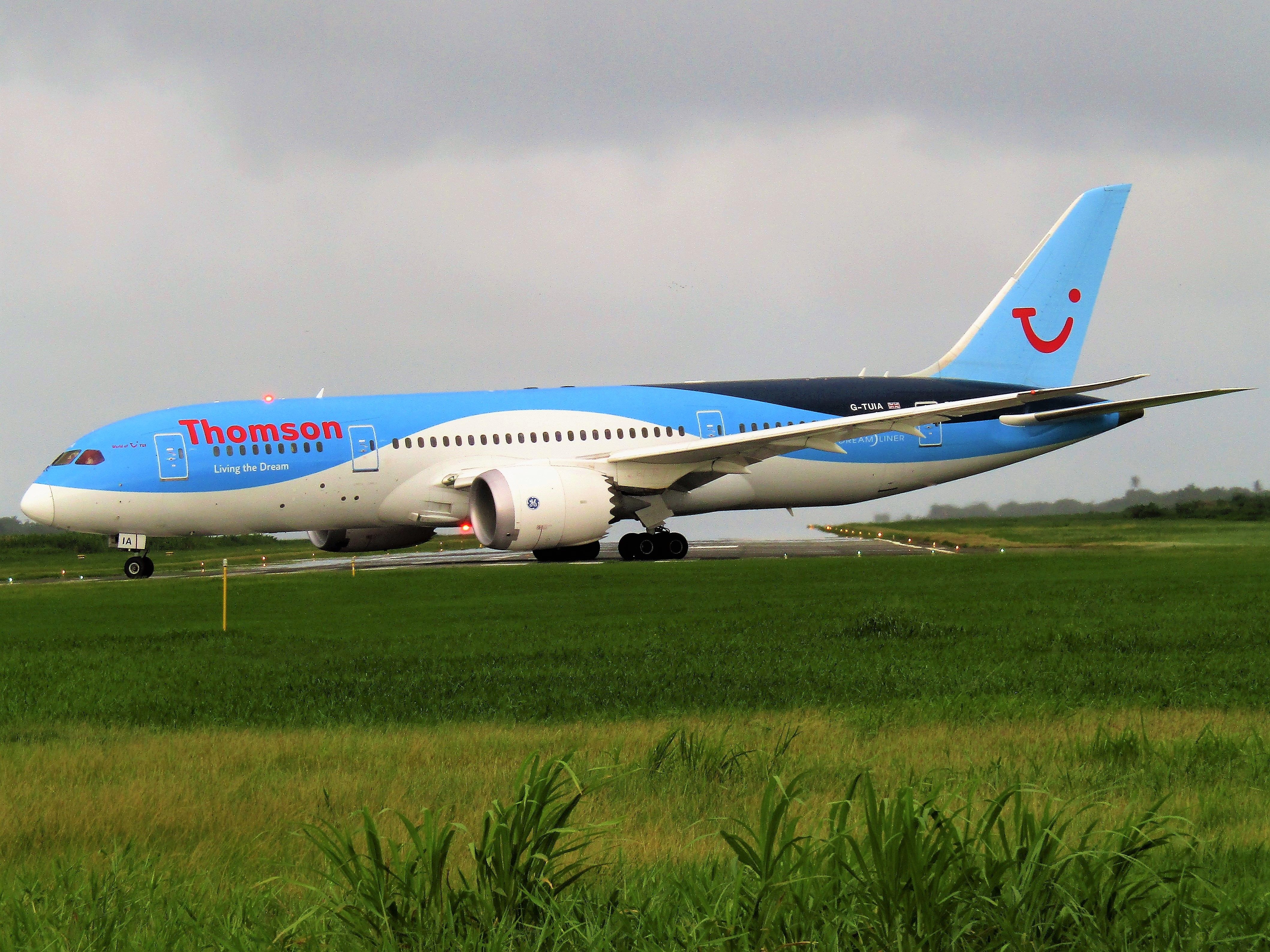 Boeing 787-8 (G-TUIA)