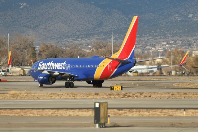 Boeing 737-800 (N8301J)