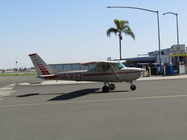 Cessna Commuter (N63132) - Taxiing to ramp