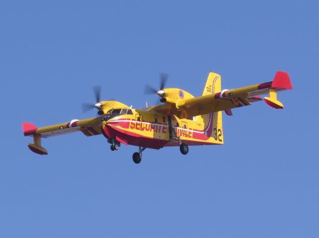 Canadair CL-415 SuperScooper (F-ZBFS)