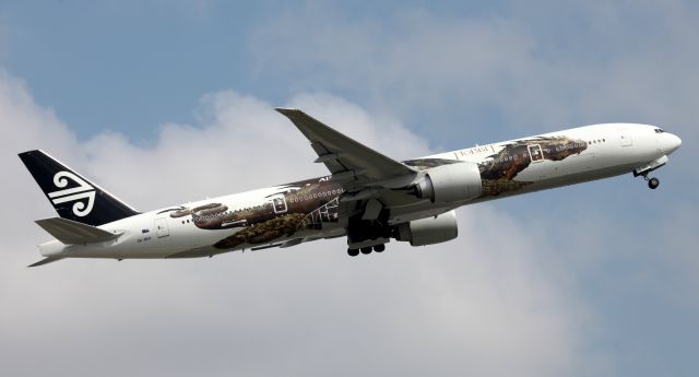 BOEING 777-300ER (ZK-OKO) - Smaug Departing 34L