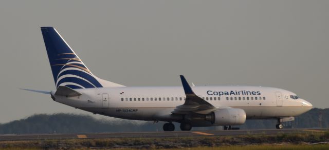 Boeing 737-700 (HP-1524CMP)