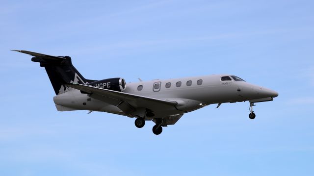 Embraer Phenom 300 (F-HGPE)