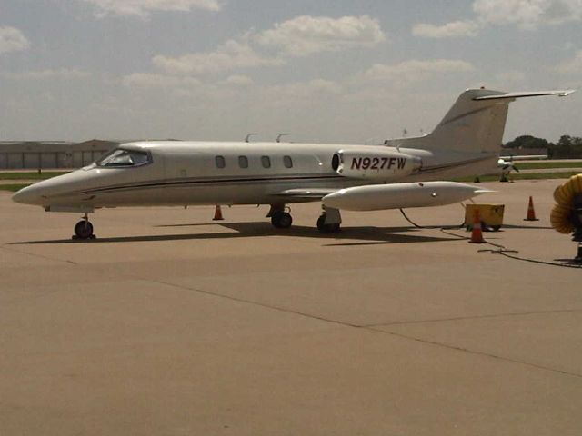 Learjet 25 —