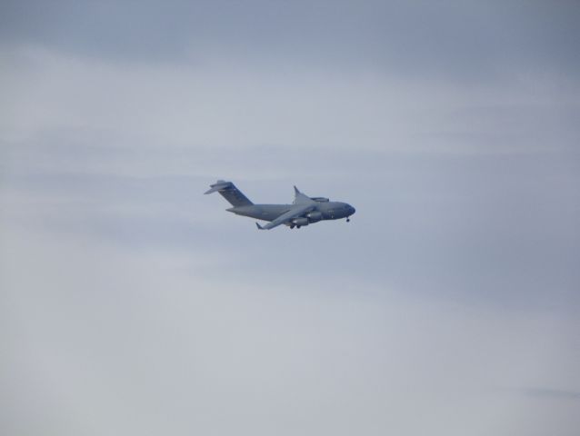 Boeing Globemaster III — - Coming around.