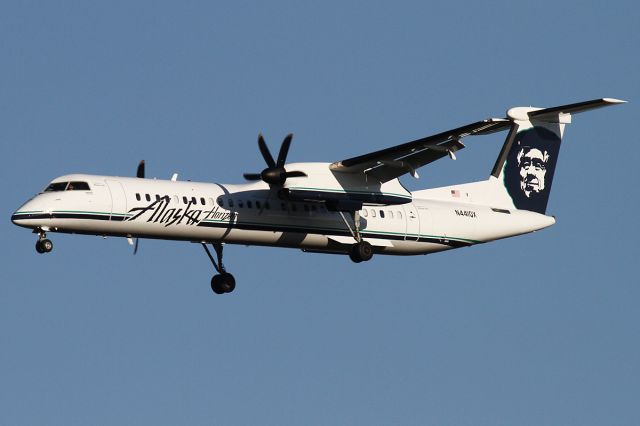 de Havilland Dash 8-400 (N441QX)