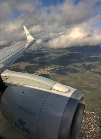 Embraer ERJ-190 (PH-EZV) - Arrival from EHAM.