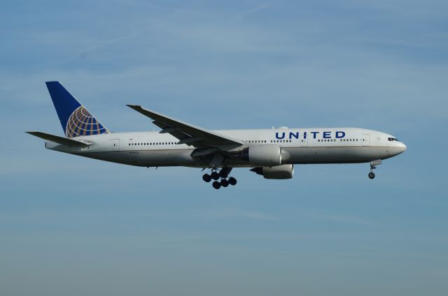 Boeing 777-200 (N793UA)