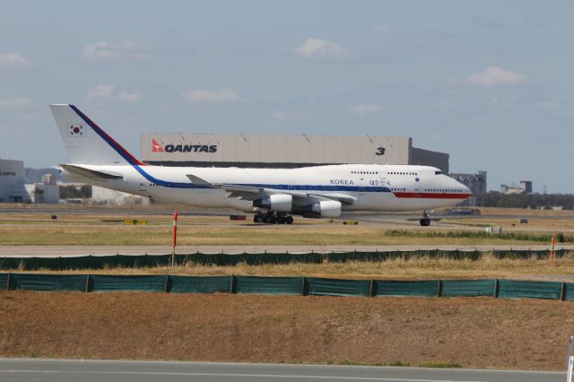 Boeing 747-400 (N10001)