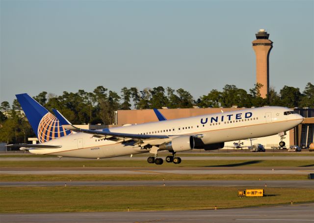 N652UA —