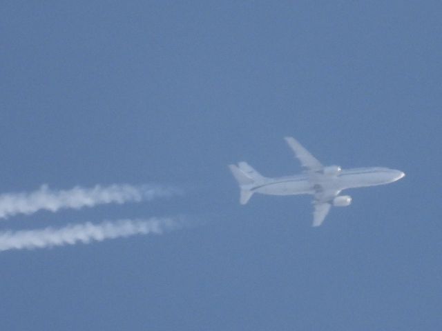 BOEING 737-400 (N639CS)