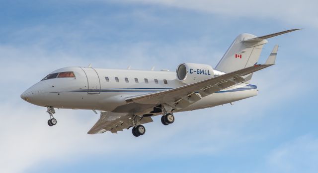 Canadair Challenger (C-GWLL)