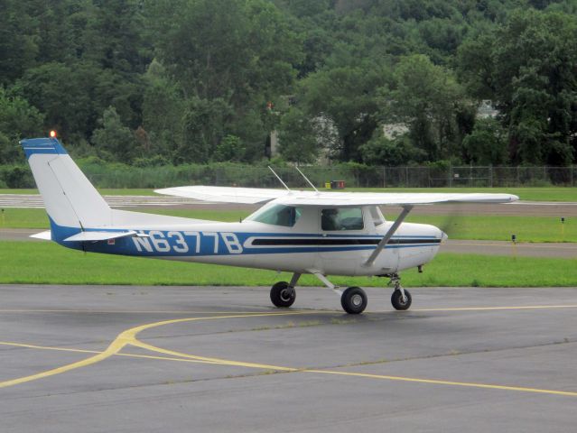 Cessna 152 (N6377B) - Taxiing out for take off runway 08.