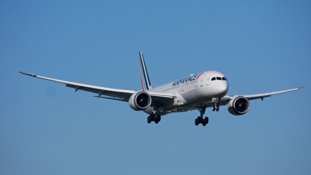 Boeing 787-9 Dreamliner (F-HRBD) - BOE333 on final to Rwy 16R to complete a C1 flight on 11.6.17. (ln 630 / cn 42487).