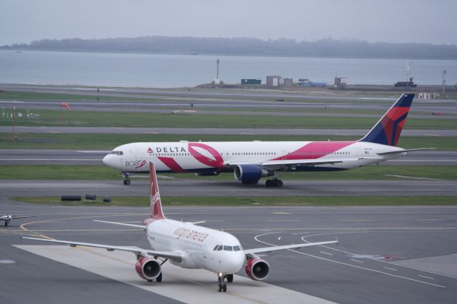 BOEING 767-400 (N845MH)