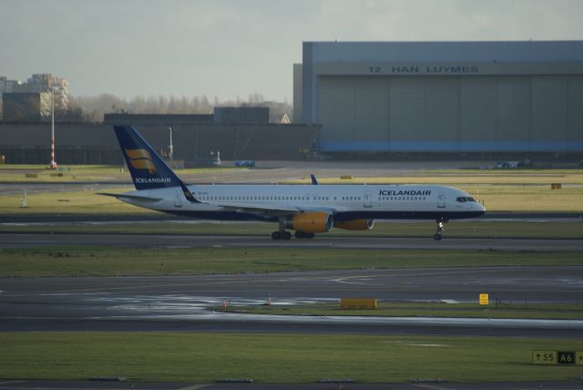 Boeing 757-200 (TF-FIY) - Before take off