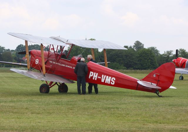 OGMA Tiger Moth (PH-VMS) - De Havilland DH-82A Tiger Moth II , Cambrai-Niergnies Airfield (LFYG)