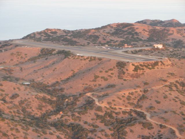 — — - Catalina Airport Runway