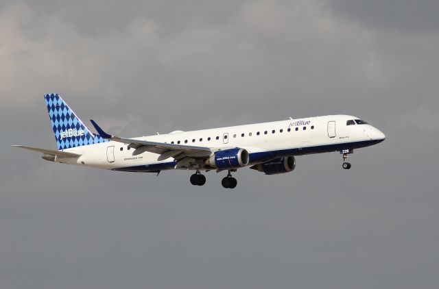 Embraer ERJ-190 (N228JB)