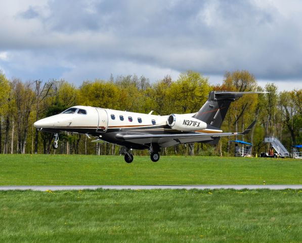 Embraer Phenom 300 (N371FX)