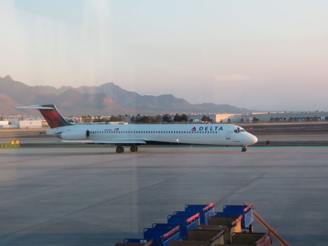 McDonnell Douglas MD-88 (N991DL)