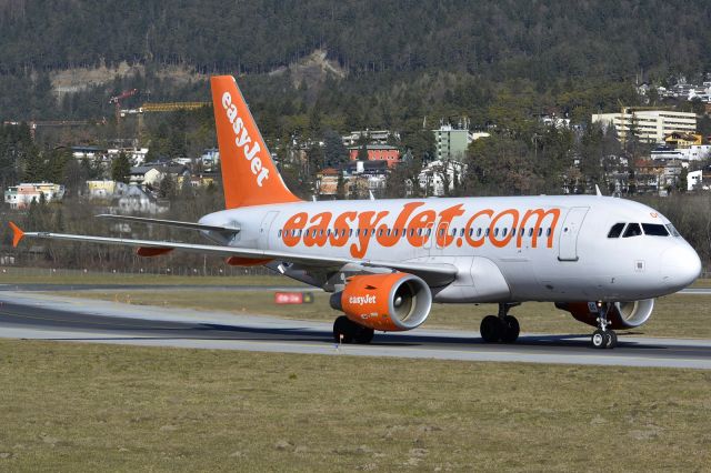 Airbus A319 (G-EZGC)