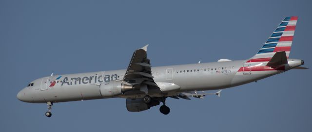 Airbus A321 (N173US) - 35L Arrival from Mt. Elbert Lot