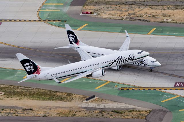 Boeing 737-800 (N579AS)