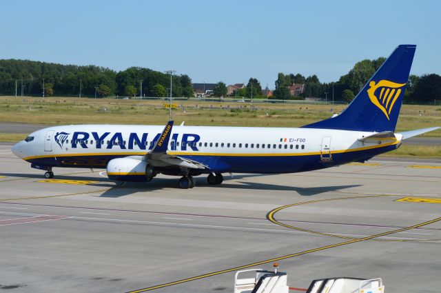 Boeing 737-800 (EI-FOO)