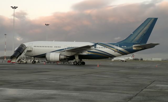 Airbus A330-300 (CS-TEI)