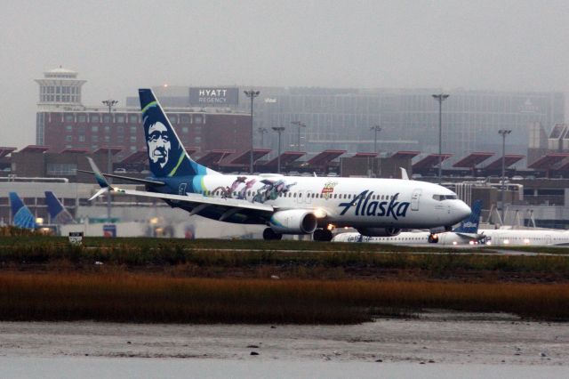 Boeing 737-800 (N589AS) - Alaska B738 in special 'Toy Story 4' livery arrival to a rainy BOS. 