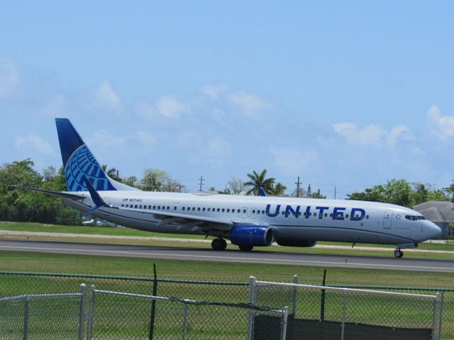 Boeing 737-900 (N37413)