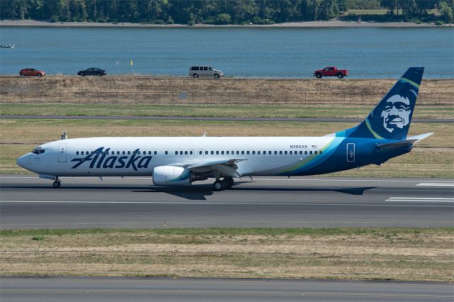 Boeing 737-900 (N302AS) - Look ma no winglets! 