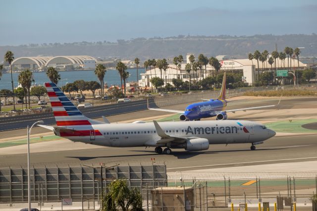 Boeing 737-800 (N941NN) - American Airlines waiting for takeoff clearance