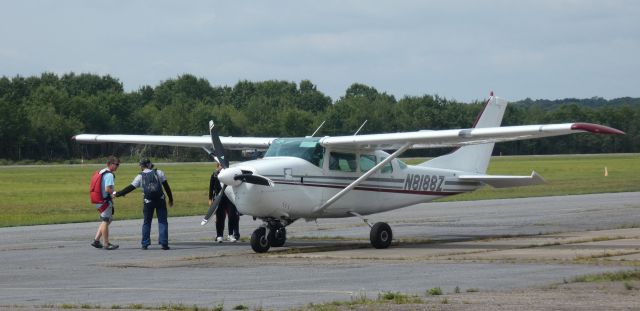 Cessna 205 (N8188Z) - All aboard this 6-seater 1963 Cessna 205 Centurion configured for Skydiving in the Summer of 2023. 8/5/2023