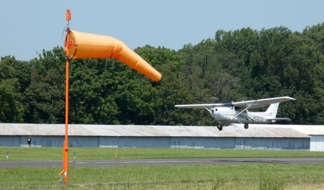 Cessna Skyhawk (N1323X) - About to touch down is this 2006 Cessna 172G Skyhawk in the Summer of 2023.