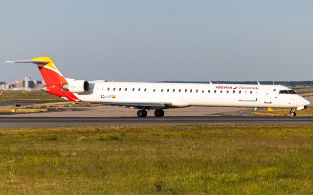 BOMBARDIER Regional Jet CRJ-1000 (EC-LKF)