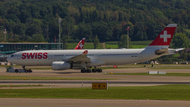 Airbus A330-300 (HB-JHL)