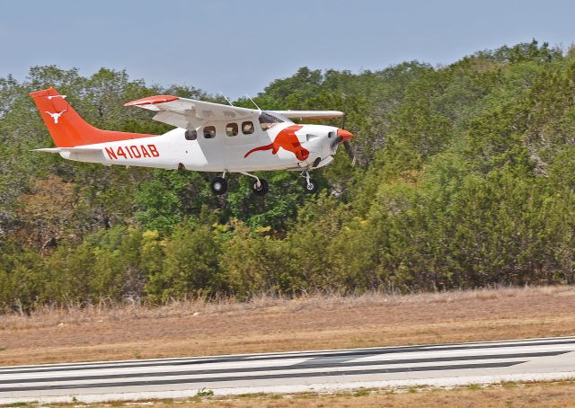 Cessna P210 Pressurized Centurion (N410AB) - Landing RWY 35 Boerne Stage (5c1)