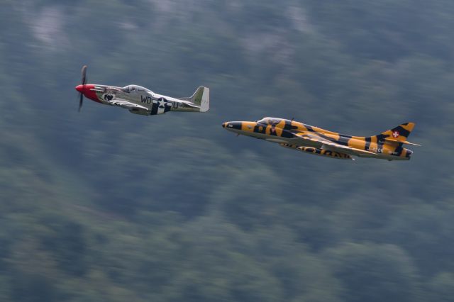 WDU — - Mustang and Hawker Hunter, Mollis Zigermeet 16. August 2019