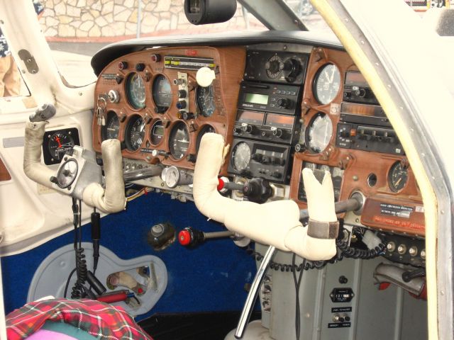 Mooney M-20 (N9602M) - INSIDE COCKPIT